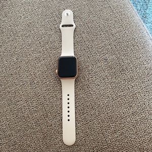 GOLD aluminum Apple Watch SE 40MM